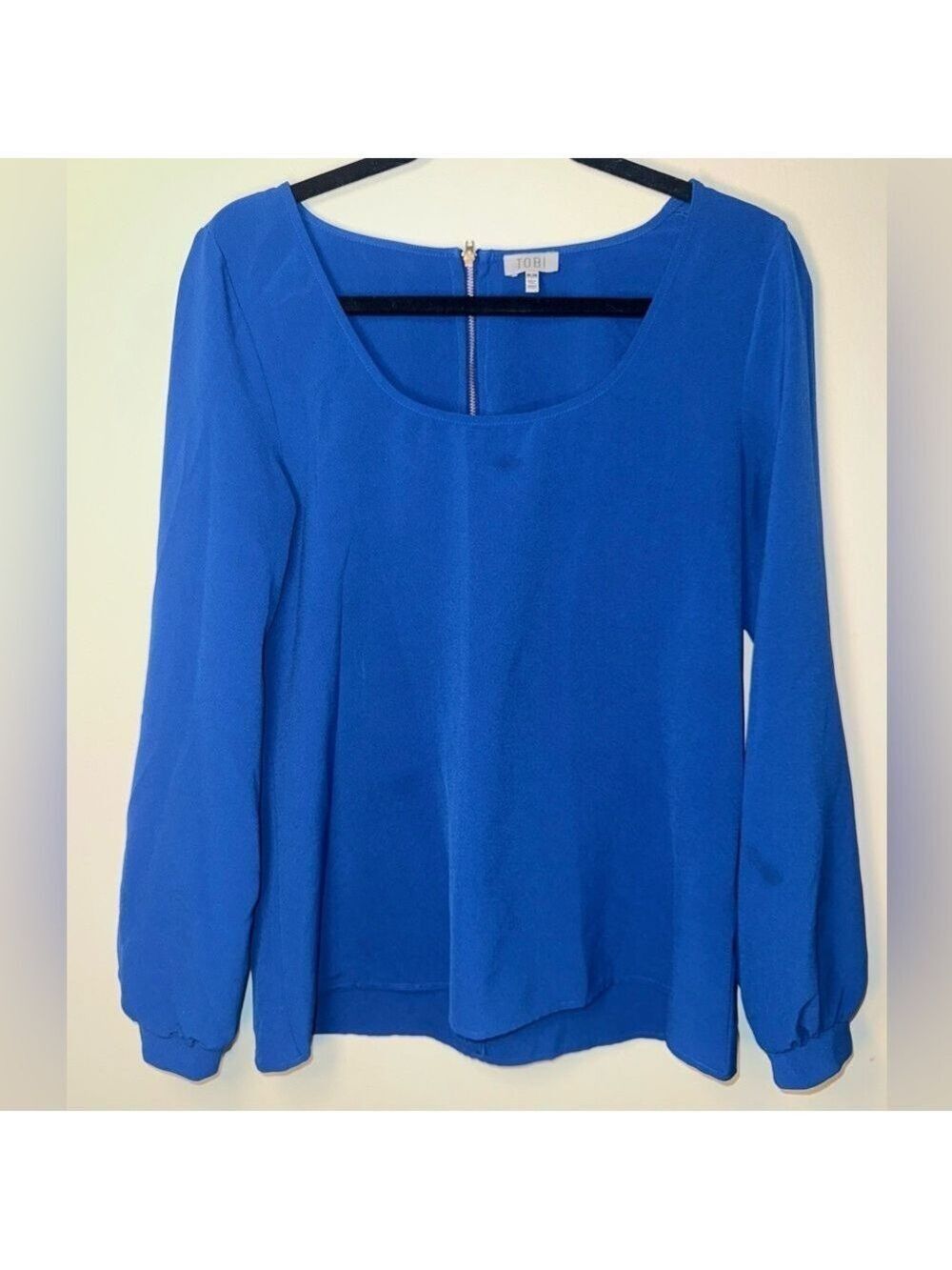 Tobi Scoop Neck and Balloon Sleeves Blouse